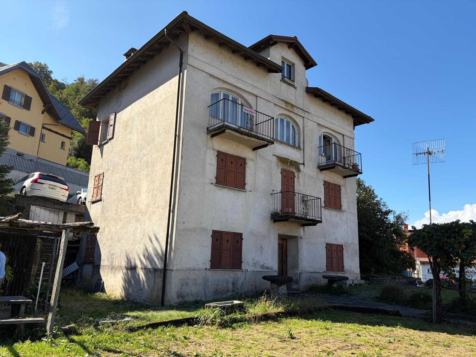 Proprietà vista lago con ampio potenziale di sviluppo a Gerra Gambarogno — image 2